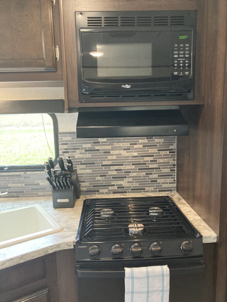 Gas stove with two burners